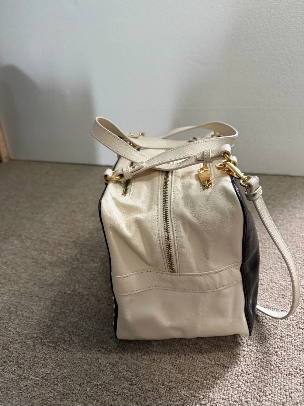 Authentic Badgley Mischka Nina Cube satchel/shoulder bag cream/black, EUC - Picture 3 of 10
